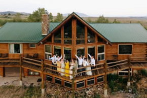 Wapiti Retreat at 22 West Cabins and Recreation